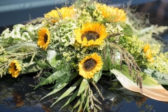 Autoschmuck mit Sonnenblumen_