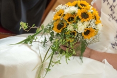 Brautstrauß mit Sonnenblumen und Rosen (1)_