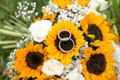 Brautstrauß mit Sonnenblumen und Rosen (2)_