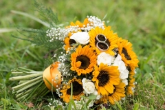 Brautstrauß mit Sonnenblumen und Rosen (3)_